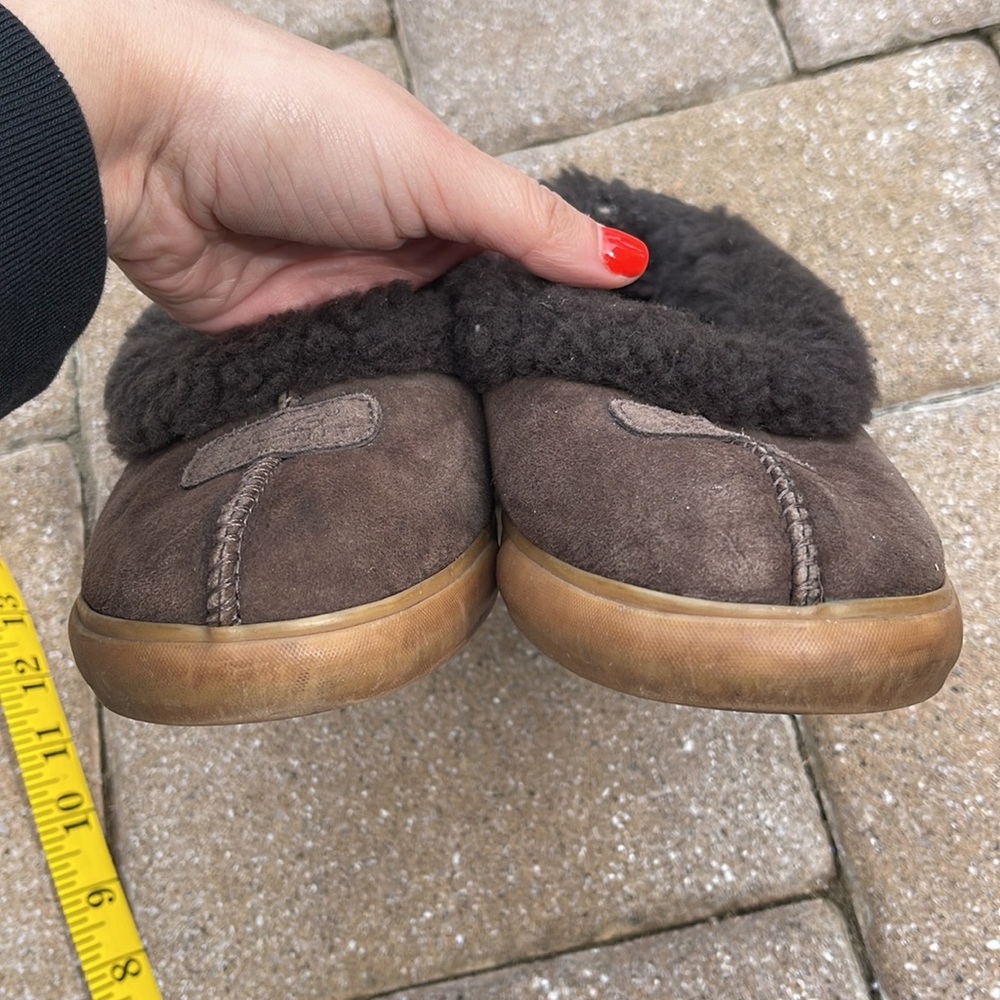 UGGS - Picture 4 of 7